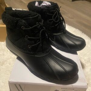 Black snow boots